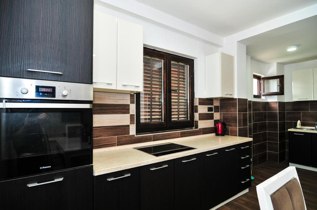 Milosavljevic Apartments Tivat Ngoại thất bức ảnh