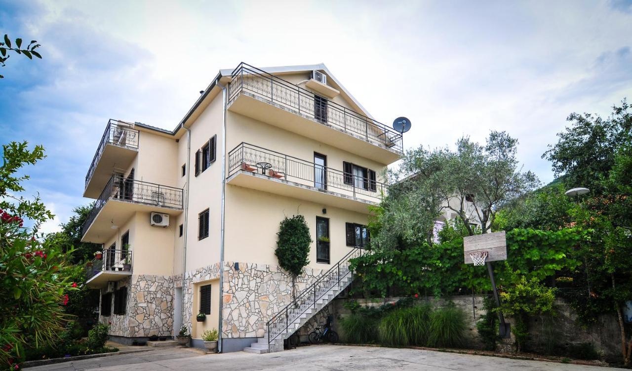 Milosavljevic Apartments Tivat Ngoại thất bức ảnh