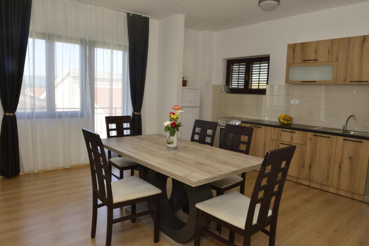 Milosavljevic Apartments Tivat Ngoại thất bức ảnh